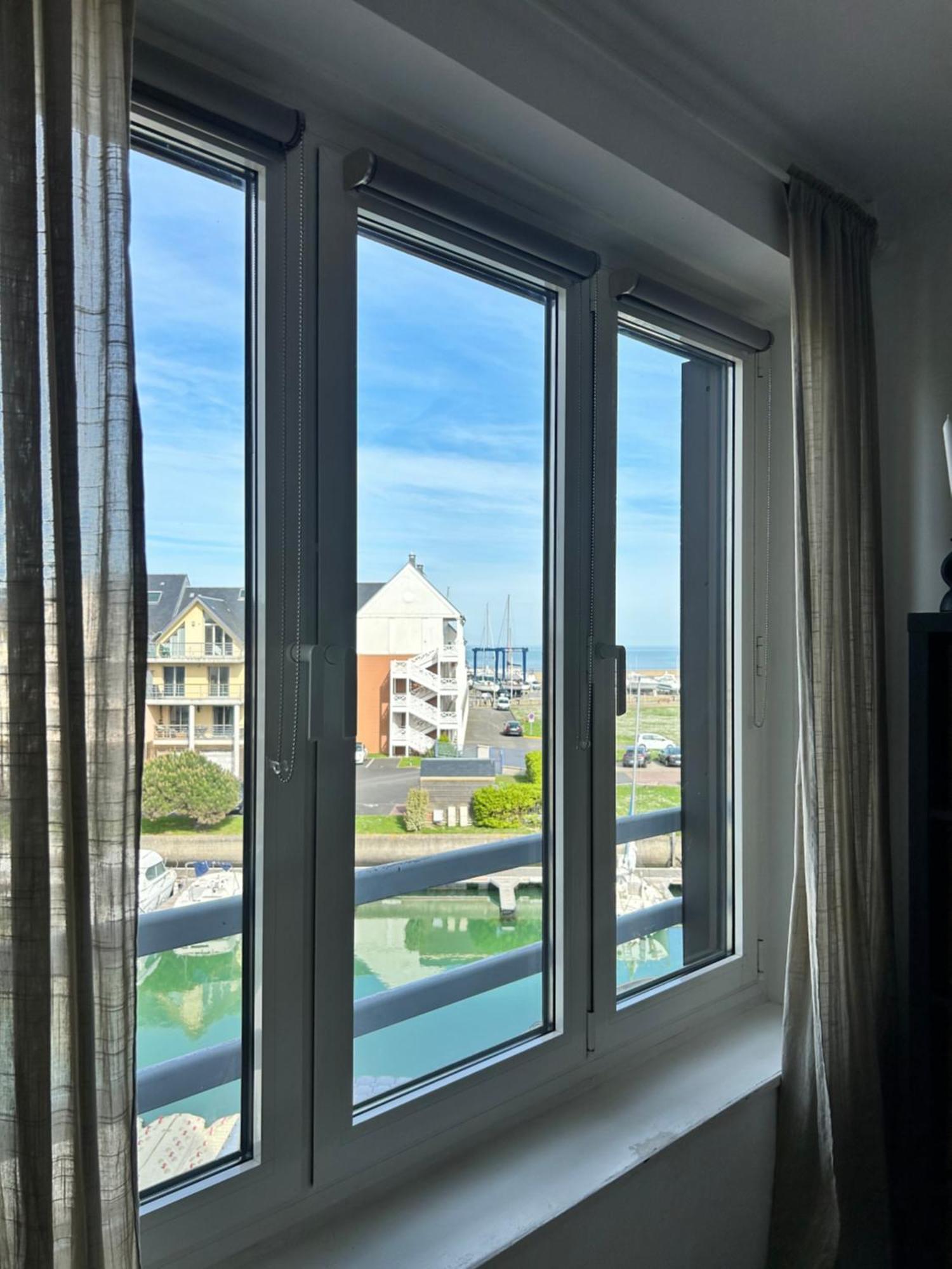 La Marina-Studio, Vue Mer Avec Balneo Deauville Dış mekan fotoğraf